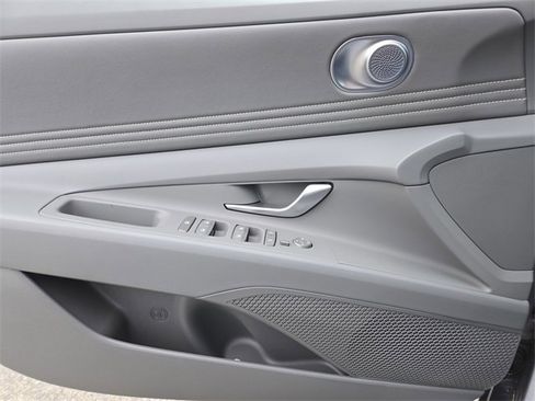 New 2025 Hyundai Elantra SEL image 15