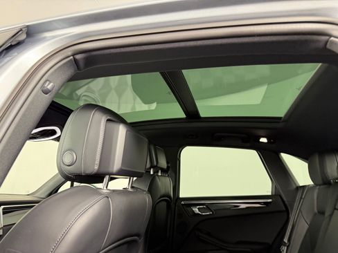 Certified 2026 Porsche Macan AWD/4WD image 17
