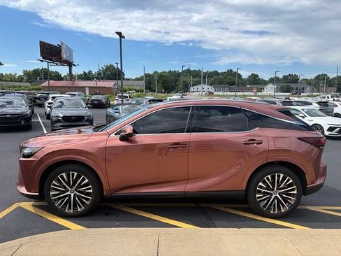 Used 2024 Lexus RX 350 w/ Convenience Package AWD/4WD image 3