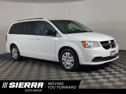 Used 2018 Dodge Grand Caravan SE w/ UConnect Hands-Free Group