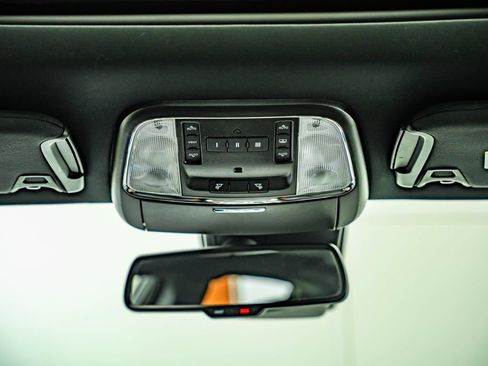 Used 2020 Chrysler 300 C w/ Sun, Sound & Nav Package RWD image 39