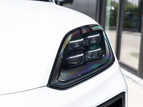 Certified 2025 Porsche Cayenne Coupe AWD/4WD image 19