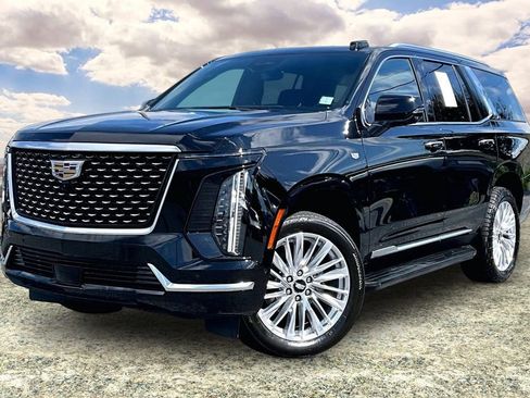 Used 2025 Cadillac Escalade Premium Luxury AWD/4WD image 3