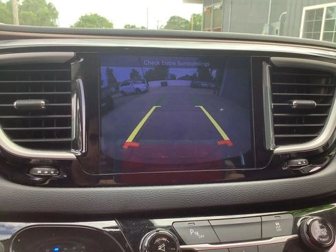 Used 2017 Chrysler Pacifica Touring-L FWD image 23
