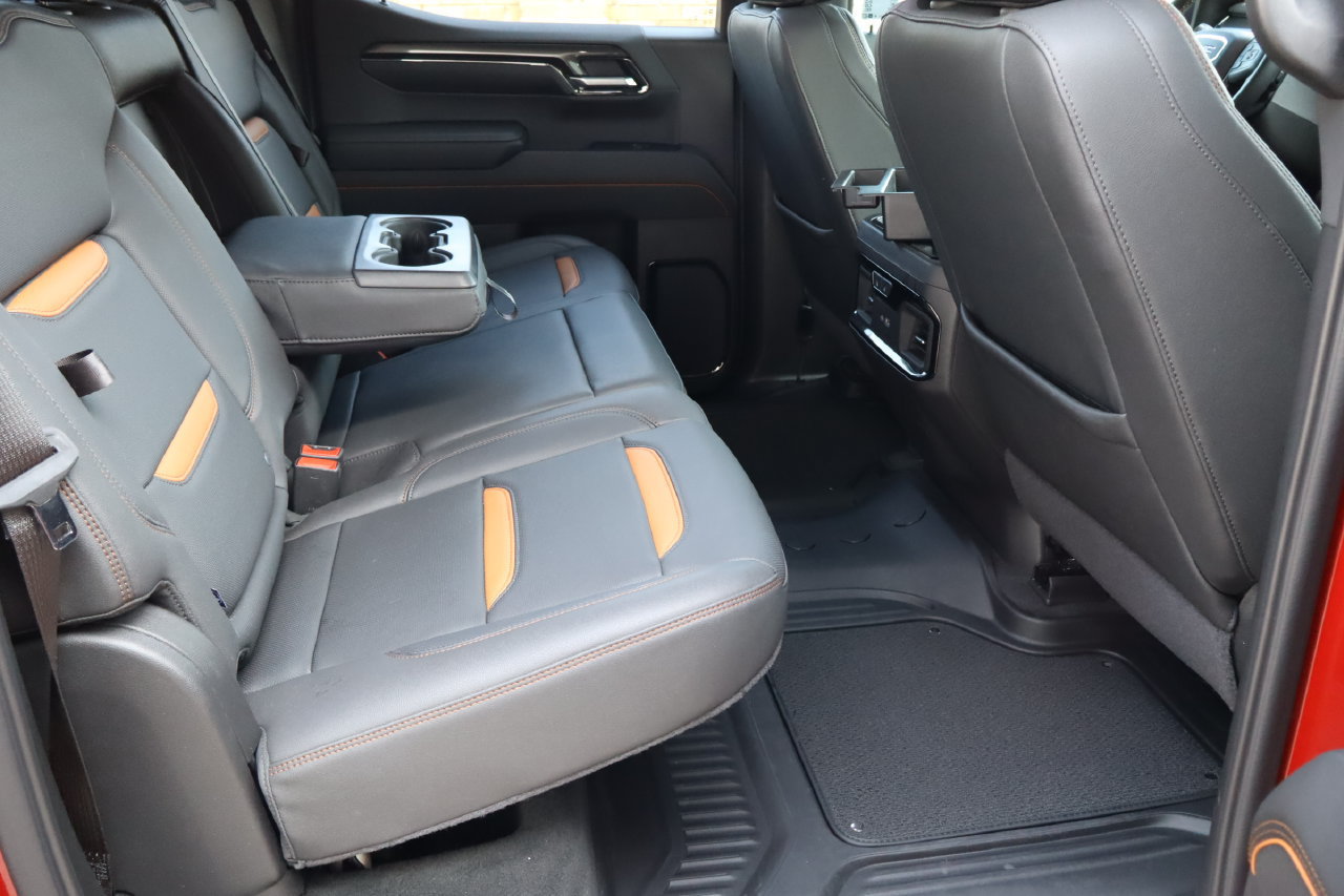 Used 2024 GMC Sierra 1500 AT4 w/ Technology Package AWD/4WD image 18