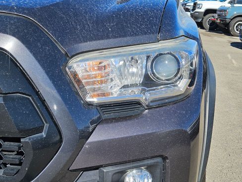 Used 2019 Toyota Tacoma TRD Off-Road w/ TRD Premium Off Road Package AWD/4WD image 10