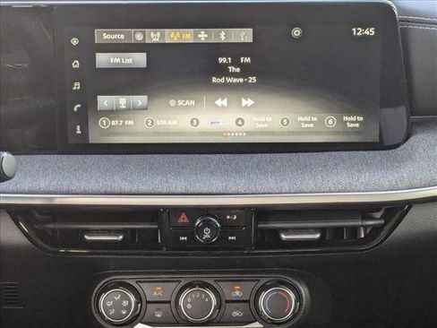 Used 2025 Nissan Kicks SV image 11