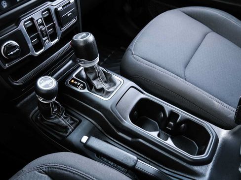 Used 2023 Jeep Wrangler Unlimited Sahara AWD/4WD image 37