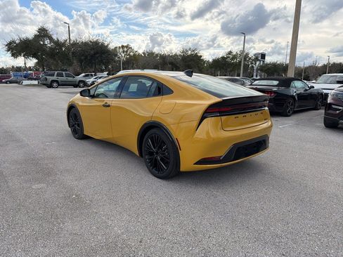 Used 2025 Toyota Prius XLE image 3