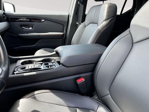 Certified 2025 Honda Pilot TrailSport image 18