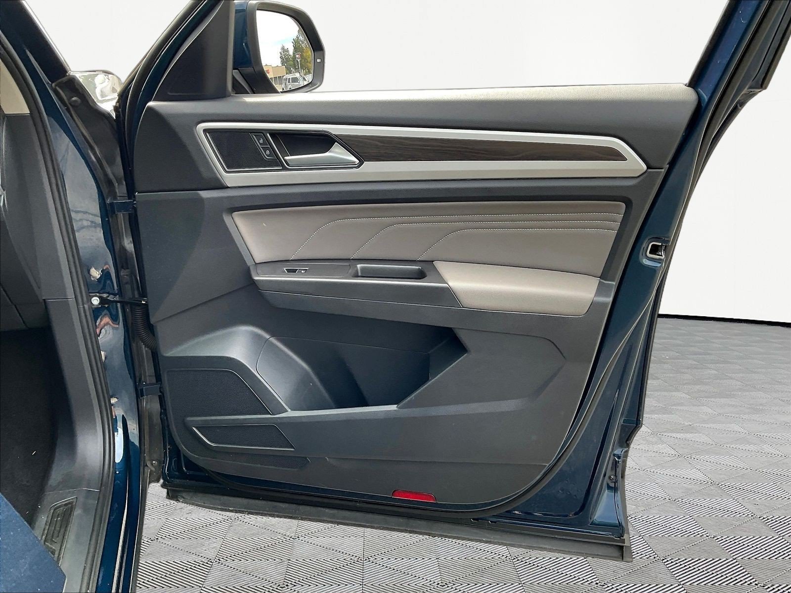 Used 2023 Volkswagen Atlas SE w/ Panoramic Sunroof Package FWD image 29