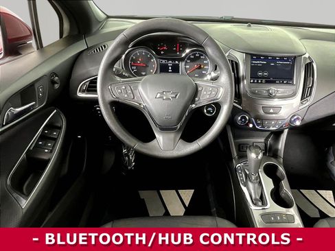 Used 2019 Chevrolet Cruze LT w/ Convenience Package FWD image 8