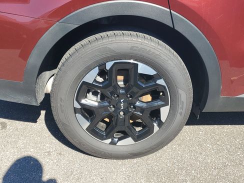 Certified 2024 Kia Sorento S w/ Panoramic Sunroof Package image 41