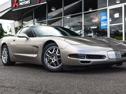 Used 1998 Chevrolet Corvette Coupe w/ Memory Pkg RWD image 1