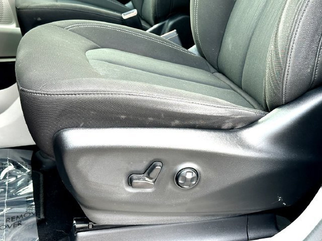 Used 2023 Chrysler Voyager LX FWD image 12