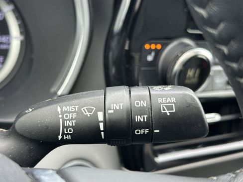 Used 2020 Toyota Highlander XLE image 21