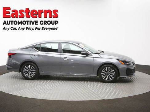 Used 2025 Nissan Altima 2.5 SV image 45
