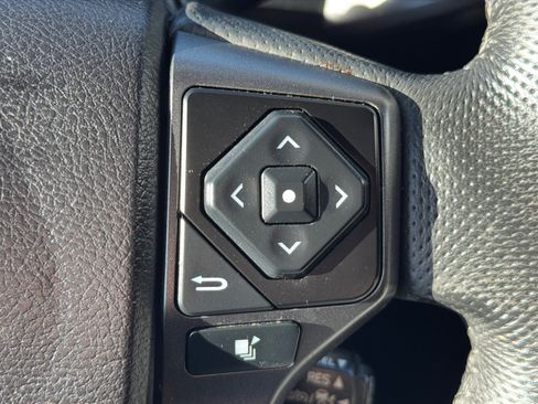 Used 2021 Toyota Tacoma TRD Off-Road w/ Technology Package image 18