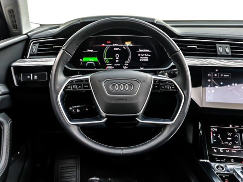 Used 2023 Audi e-tron Premium Plus w/ Premium Plus Package image 18