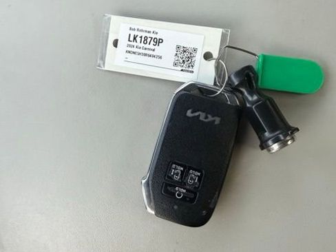 Used 2024 Kia Carnival SX Prestige image 22