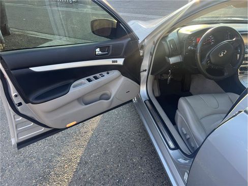 Used 2009 INFINITI G37 Journey w/ Premium Pkg image 14