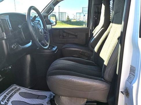 Used 2021 GMC Savana 2500 w/ Driver Convenience Package image 12