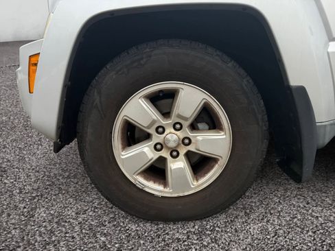 Used 2011 Jeep Liberty Sport image 14