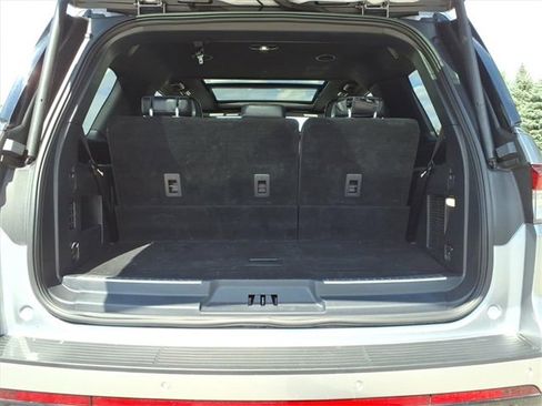 Used 2024 Lincoln Navigator Premiere image 8