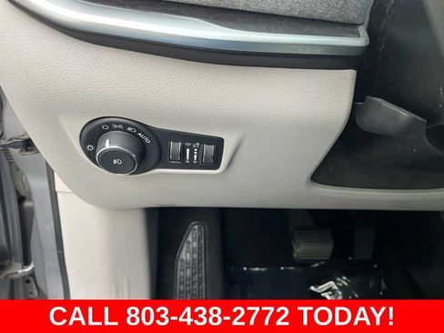 Used 2022 Jeep Compass Latitude w/ Sun and Sound Group FWD image 32