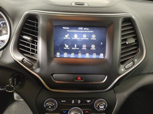 Used 2020 Jeep Cherokee Latitude w/ Cold Weather Group FWD image 25