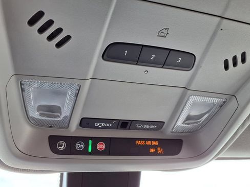 Used 2024 GMC Terrain SLT AWD/4WD image 17