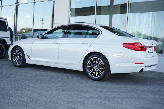 Used 2020 BMW 530e w/ Convenience Package RWD image 5