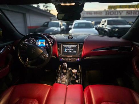 Used 2017 Maserati Levante image 9