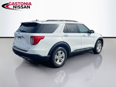 Used 2022 Ford Explorer XLT w/ Equipment Group 202A image 9