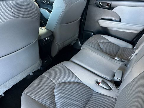 Certified 2024 Toyota Highlander LE image 12