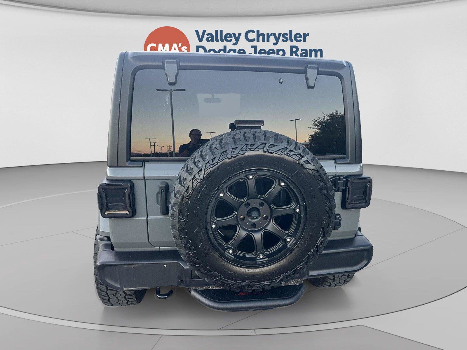 Used 2022 Jeep Wrangler Unlimited Sahara w/ Cold Weather Group AWD/4WD image 4