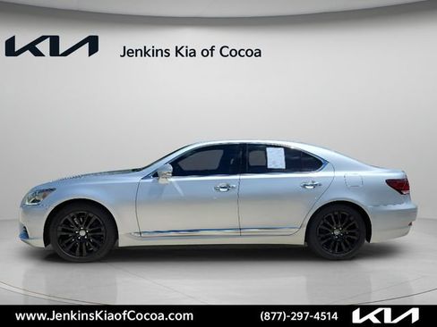 Used 2015 Lexus LS 460 w/ Comfort Package RWD image 10