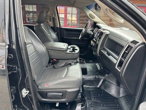 Used 2018 RAM 2500 Tradesman w/ Chrome Appearance Group image 27