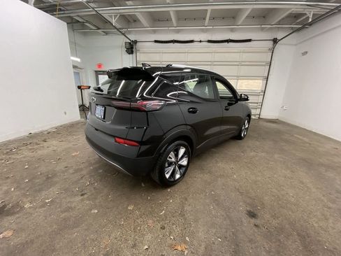 Used 2023 Chevrolet Bolt EUV LT w/ Convenience Package image 6