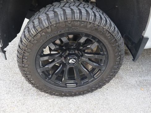 Used 2020 Chevrolet Silverado 1500 LT RWD image 4