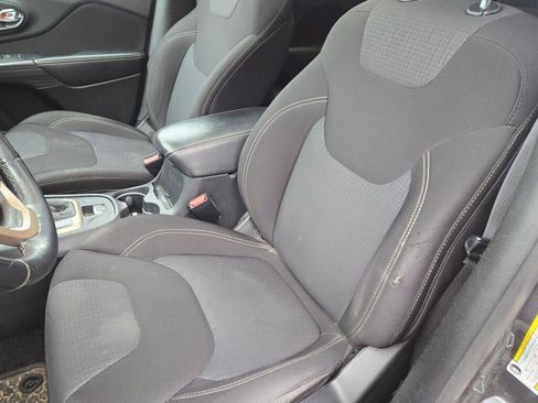 Used 2015 Jeep Cherokee Latitude w/ Comfort/Convenience Group image 11