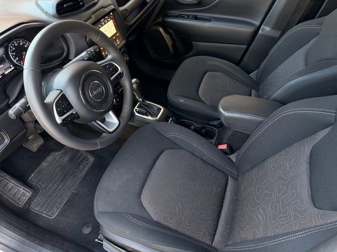 Used 2023 Jeep Renegade Latitude image 9