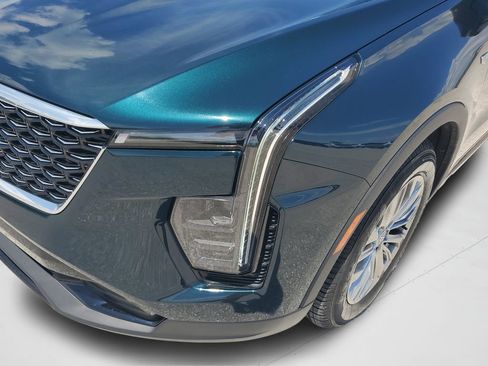 Used 2025 Cadillac XT4 Premium Luxury FWD image 25