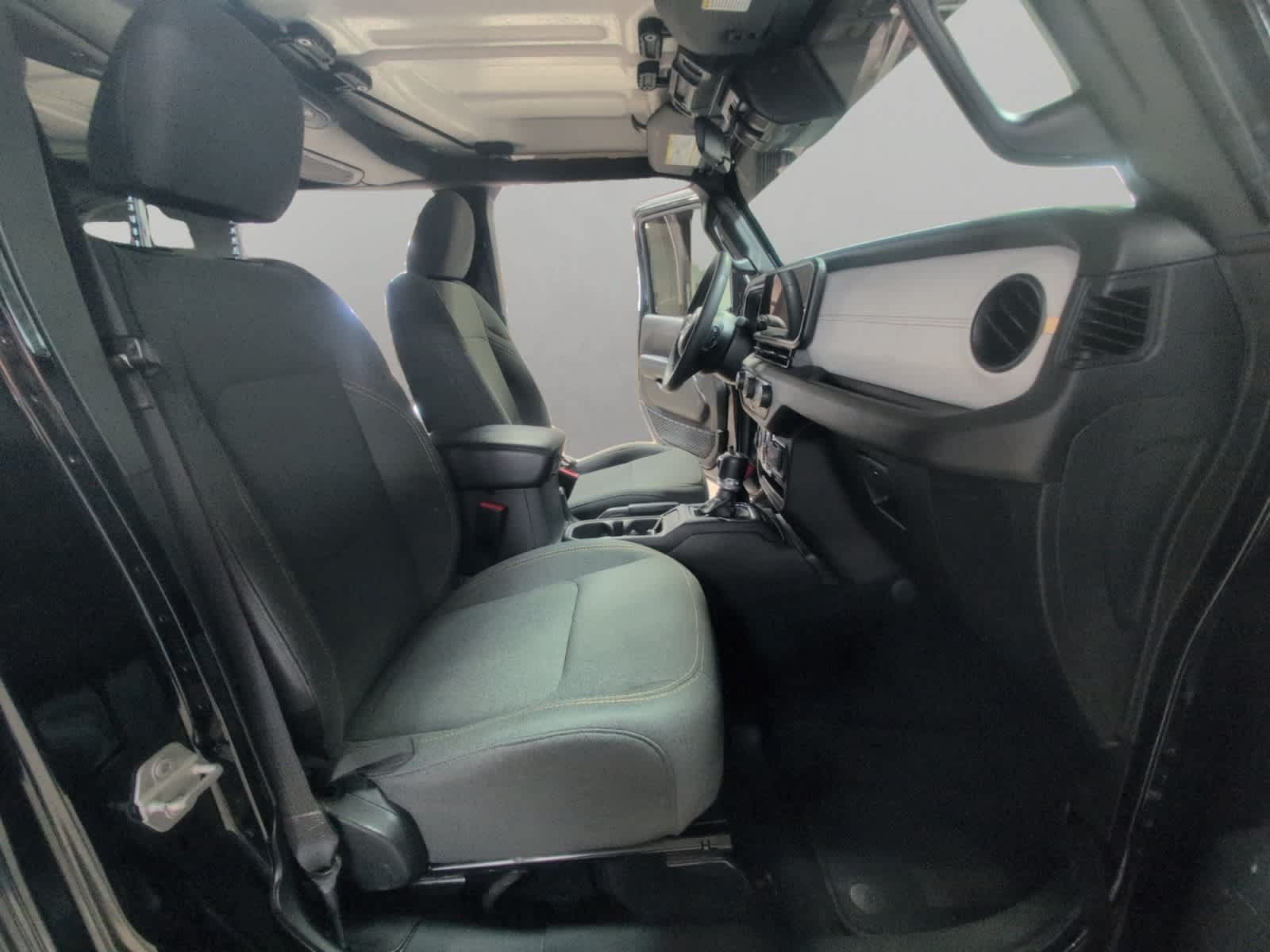 Used 2024 Jeep Wrangler Unlimited AWD/4WD image 15