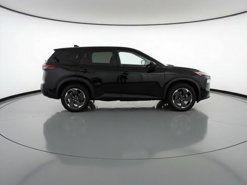 Used 2025 Nissan Rogue SV image 11