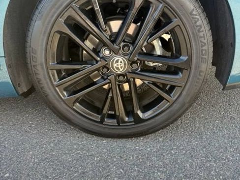 Used 2025 Toyota Camry SE w/ Convenience Package FWD image 12