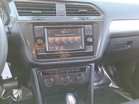 Used 2018 Volkswagen Tiguan S image 21