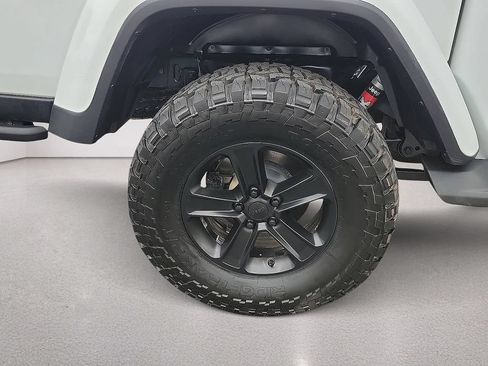 Used 2021 Jeep Gladiator Rubicon AWD/4WD image 7