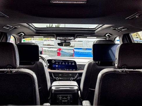 Used 2025 Chevrolet Suburban High Country AWD/4WD image 44