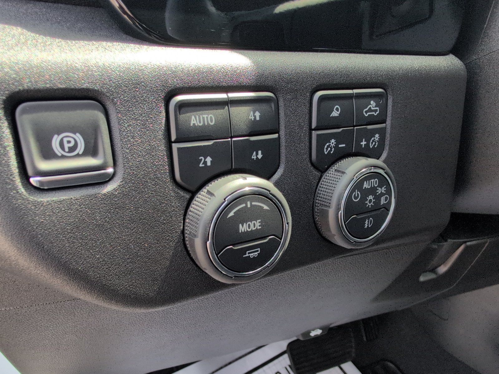 Used 2025 Chevrolet Silverado 2500 LTZ w/ LTZ Convenience Package AWD/4WD image 24